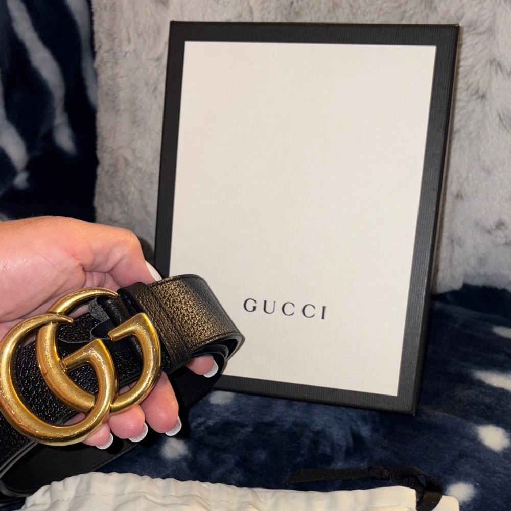 Authentic black Gucci belt w gold double GG buckle . - Picture 2 of 4